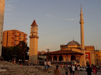 Tirana: Mosque in the centre of town